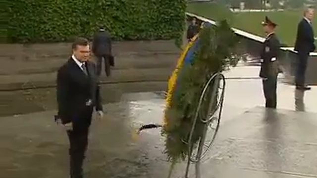 Янукович и венок) Прикол) смотреть онлайн