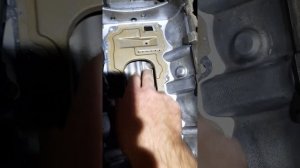 АУДИ   А  8  ПРОКЛАДКА  ВЕНТИЛЯЦИЯ  КАРТЕРА  ГАЗОВ  СВОИМ?