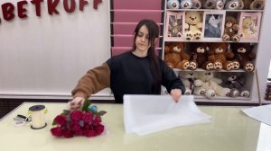 Как упаковать небольшой букет из роз