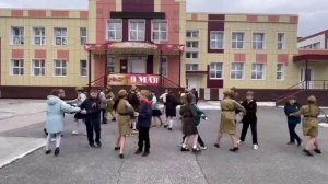 Дети поздравляют с ДНЕМ  ПОБЕДЫ.Танец " КАТЮША".