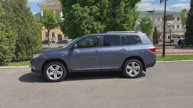Toyota Highlander смотреть онлайн