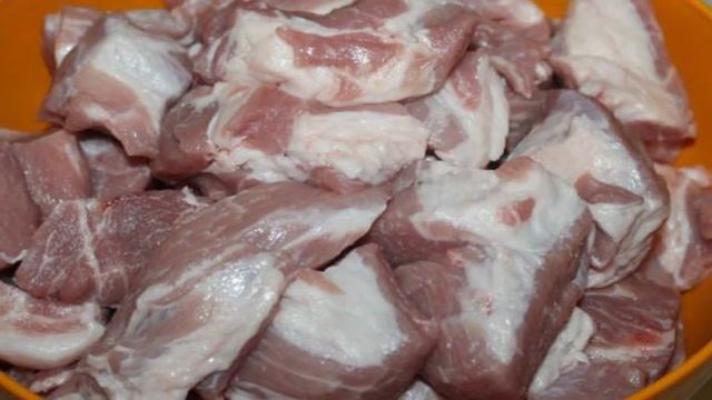 Свиной шашлык в маринаде с айраном и луком