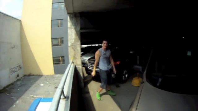 Парни на батуте творят чудеса