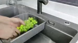 Смеситель для кухонной мойки с лейкой водопадом. Зміш?