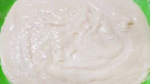 Шарлотка с яблоками и смородиной