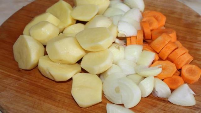 Рагу из молодых овощей со шпинатом и зеленым горошком в мультиварке