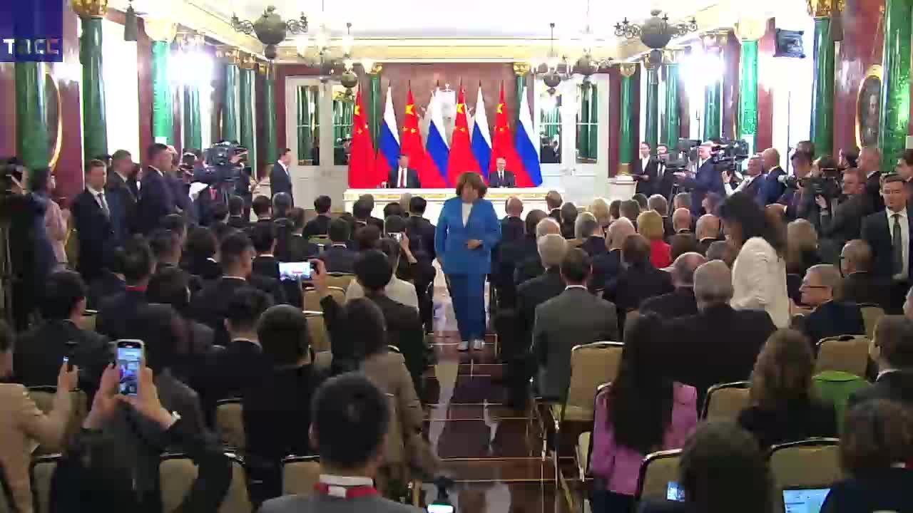Путин и Си Цзиньпин подписывают ряд документов