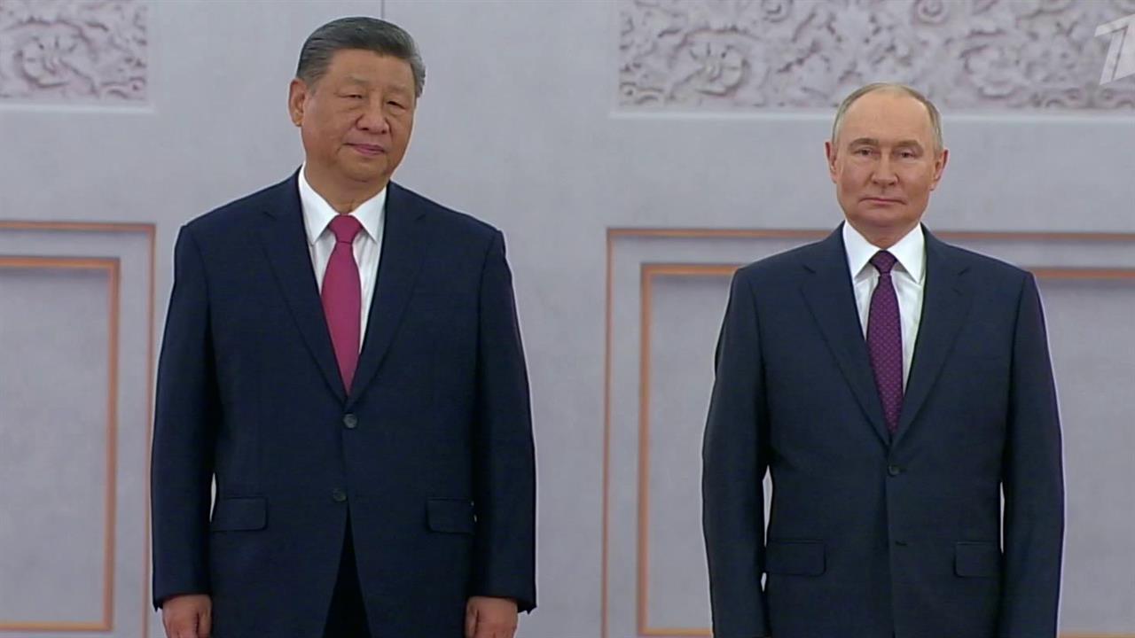 Путин встретил Си Цзиньпина в Кремле: видео