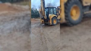 Погрузка песка в самосвал | Экскаватор погрузчик 🚜