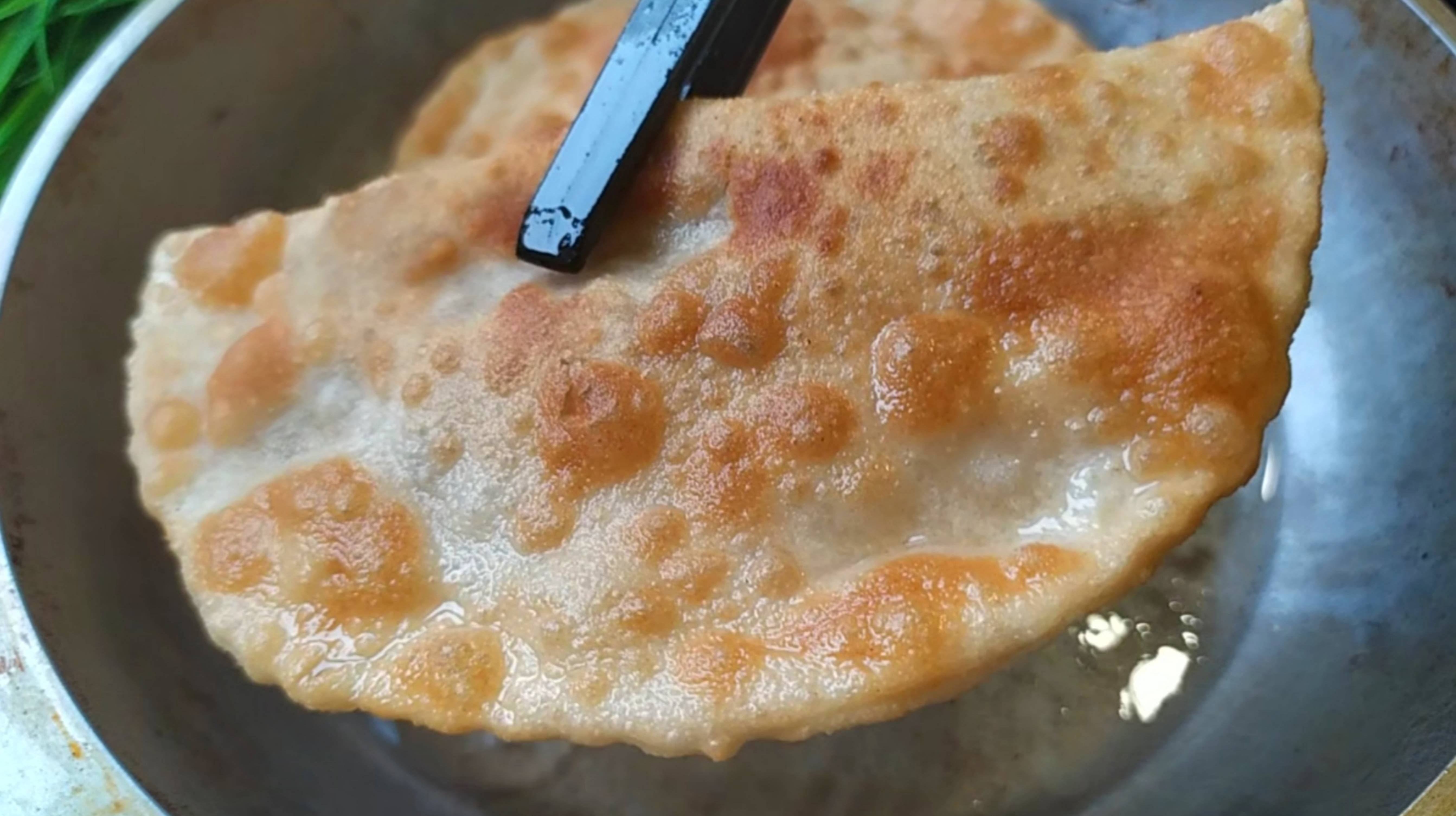 Хрустящие чебуреки с мясом: тесто как в чебуречной, без кипятка
