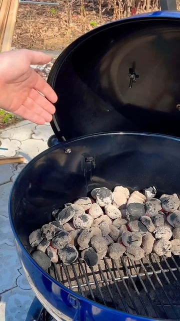 Жарим BBQ крылья на угольном гриле Weber — аромат дыма смотреть онлайн