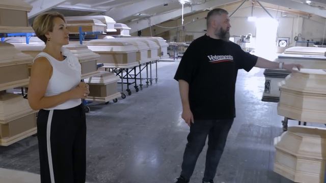 Как делают гробы в России: полный цикл на крупнейшем з? смотреть онлайн