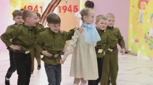 Танец на Песенку фронтового шофёра // Детский сад