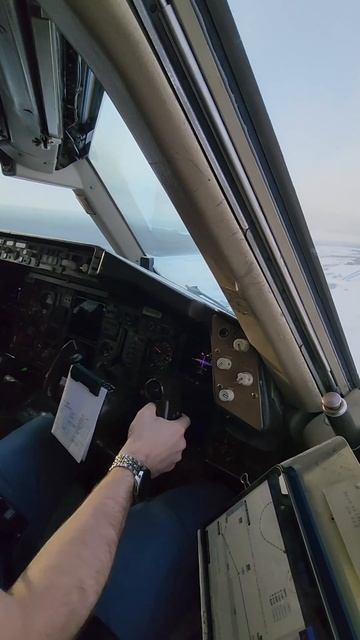 Посадка на Боинге 757 в г. Мирный смотреть онлайн