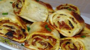 Быстрые булочки-рулеты с шампиньонами и твердым сыром