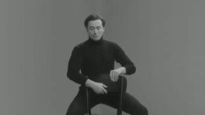 сергей безруков садится на стул мем тик ток