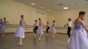 МГАХ. "Классический менуэт" (муз.- А.Моцарта, хор.- М.Петипа