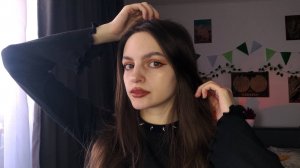 Привет! Я снова здесь и я делаю макияж и болтаю
