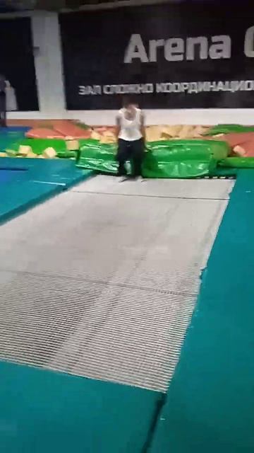 Винты на батуте. смотреть онлайн