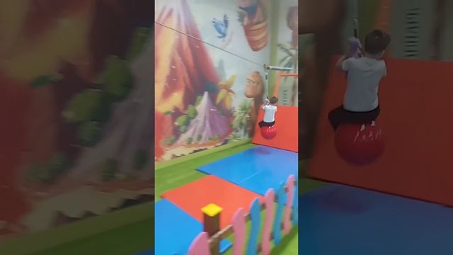 Мы пошли на игровую площадку Вулкан смотреть онлайн