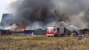 Пожарные тушат сараи у ТЭЦ Южно-Сахалинска