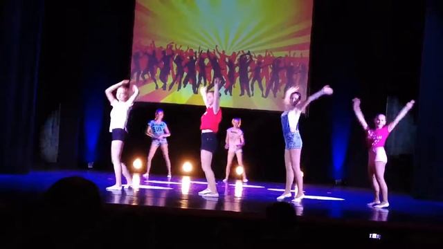 Танец "Modern" 09.05.2018 смотреть онлайн