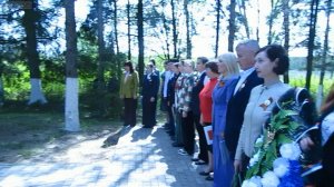 ПОКЛОНИМСЯ МУЖЕСТВУ ГЕРОЕВ