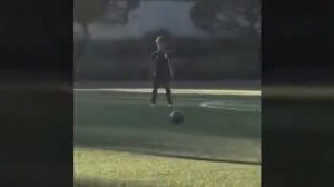 Сын форварда «Реала» Криштиану Роналду положил со штрафного в стиле ПАПЫ