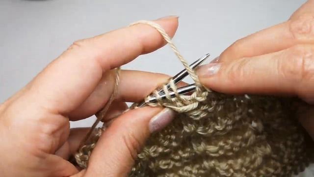 № 146 Рельефные дорожки из изнаночных петель на лицевой глади  Узор спицами