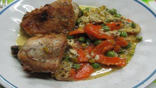 Тушеная курица в молоке с овощами