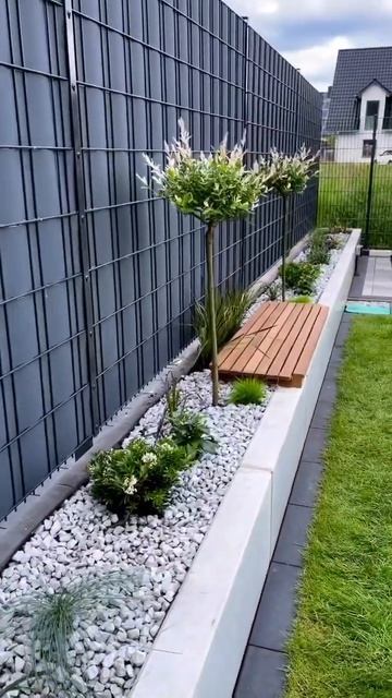 Приподнятая клумба вдоль забора🏡больше ландшафтных