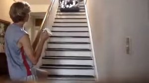 Крутое падение с лестницы, можно смеятся до слез!