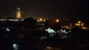 Вечерний вид с балкона отеля Grand Jomtien Palace.