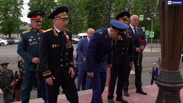Торжественное возложение цветов на Аллее Славы