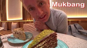 Мукбанг. Кафе Брусника в Москве. Съел два куста торта и хочу ещё.