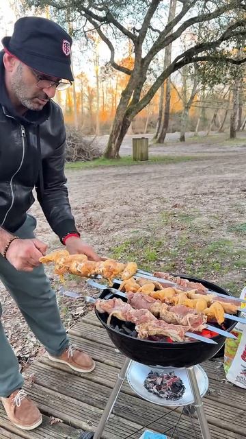 Мощный шашлык на мангале 🔥 смотреть онлайн