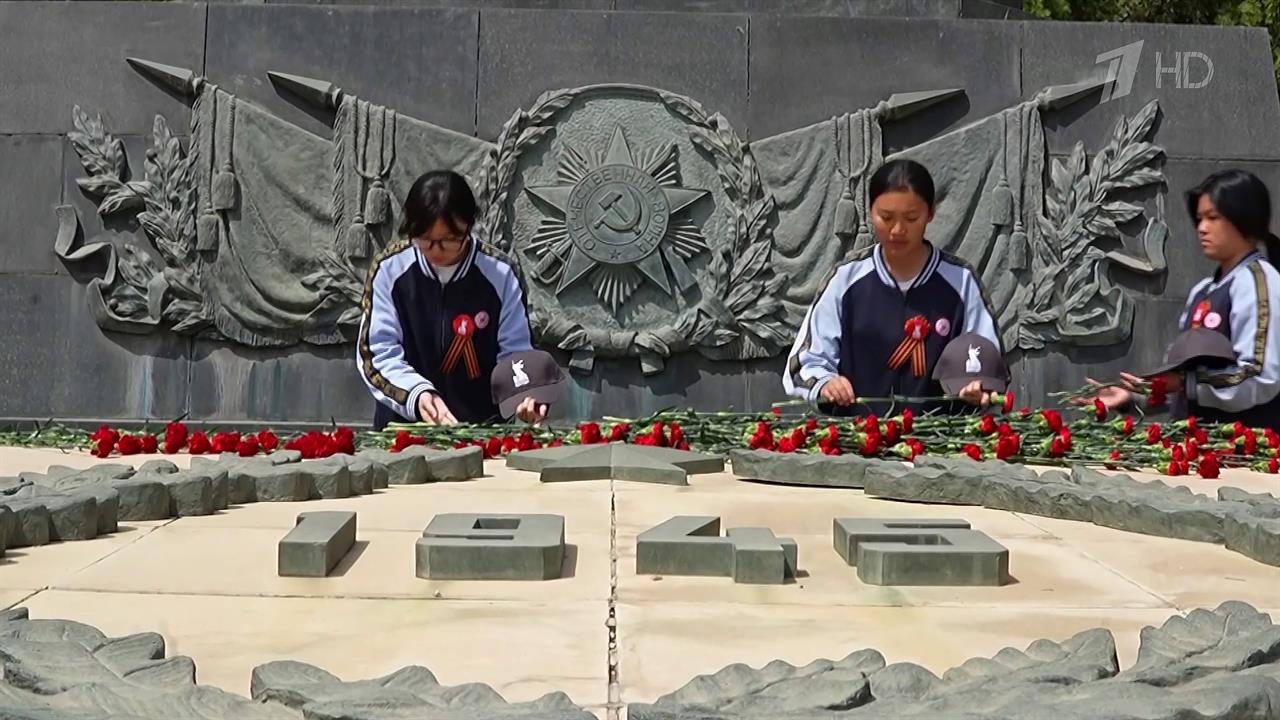 Памятные мероприятия провели в Даляне на крупнейшем в Азии кладбище советских воинов