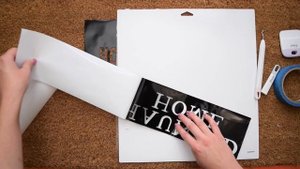 Светящиеся тыквы, жуткие подсвечники и виниловые шедевры: 5 неожиданных идей для Хэллоуина, которые
