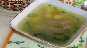 Картофельный суп со шпинатом и свиными ребрами