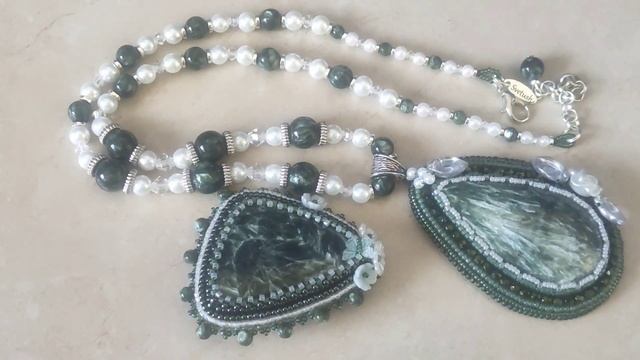 Серафинит (клинохлор) - свойства и история минерала, украшения и кабошоны из моей коллекции