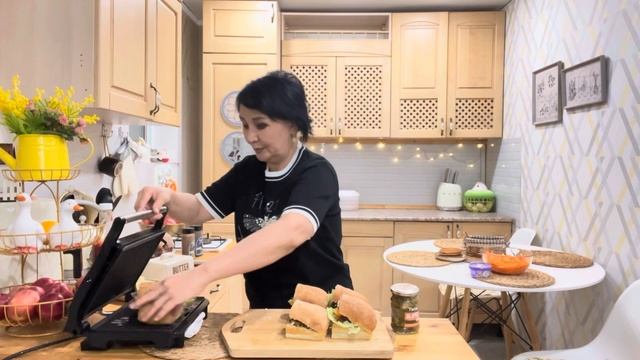 ВЛОГ ДОМАШНИЙ/Чем занята/Что готовлю/Что творю😀/Как и смотреть онлайн