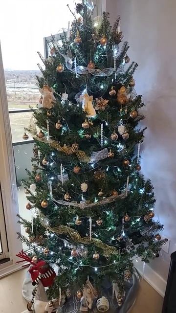 НОВЫЙ ГОД НАЧИНАЕТСЯ С ЁЛКИ......) смотреть онлайн