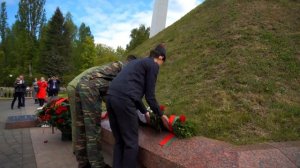 Церемония возложения цветов к Кургану Бессмертия в День Великой Победы
