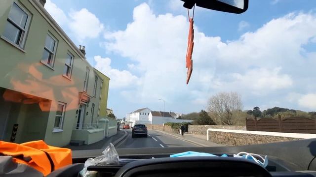 Едем по острову Джерси с румынским водителем слушаем ? смотреть онлайн