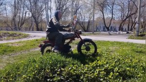 Мопед с двигателем от триммера в действии!