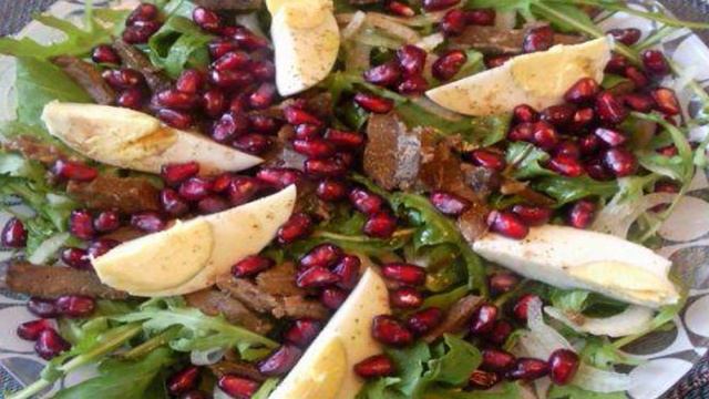 Салат из говяжьей печени с гранатом