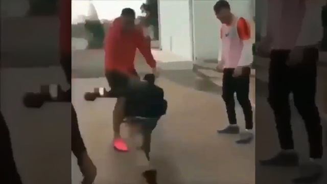 Маленький человек и большой человек 😂🤣👍❤️ смотреть онлайн