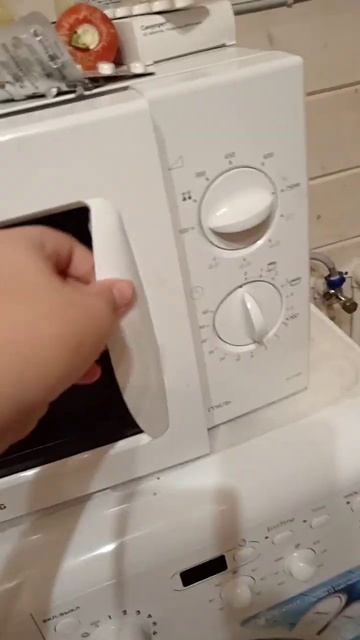 ходят слухи что с ним до сих пор воюет запах какашки! смотреть онлайн