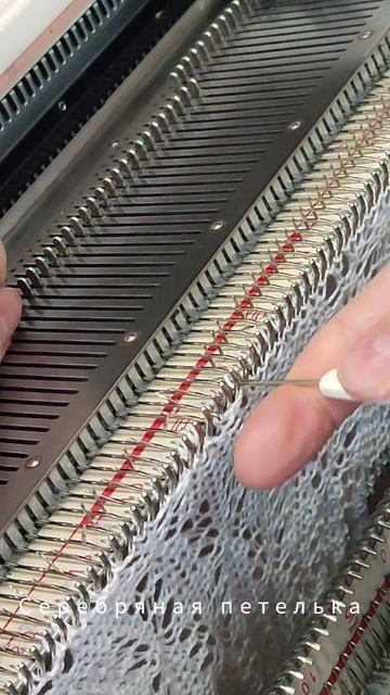 Ажурный узор на одной фонтуре на вязальной машине. смотреть онлайн