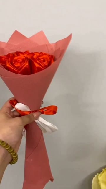 букет из атласных лент #розы #цветы #своимируками #буке смотреть онлайн